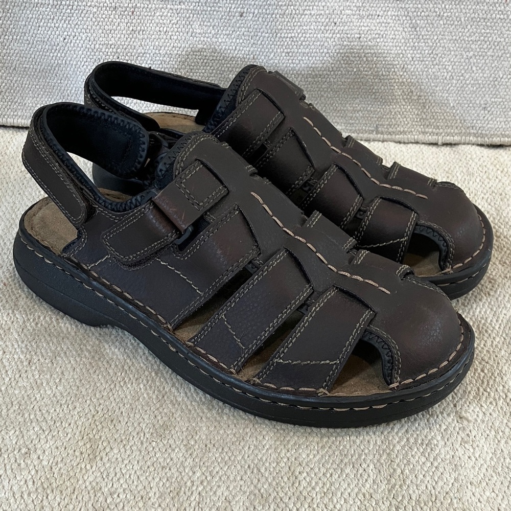 Size 10 wide Men's Dark Brown synthetic Sandals